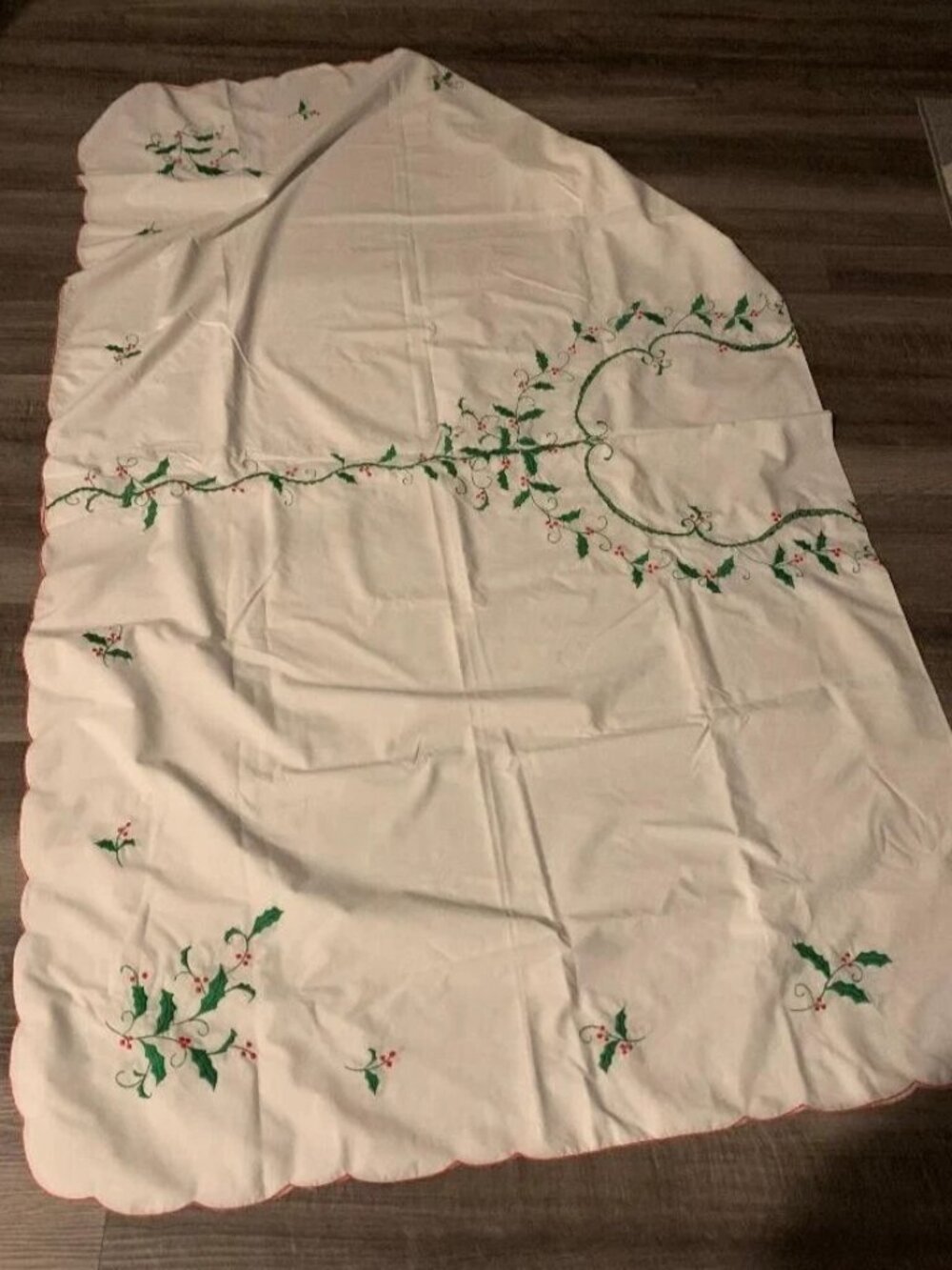 Christmas Tablecloth Holly & Berries Size 68"X82"- LOT46-22